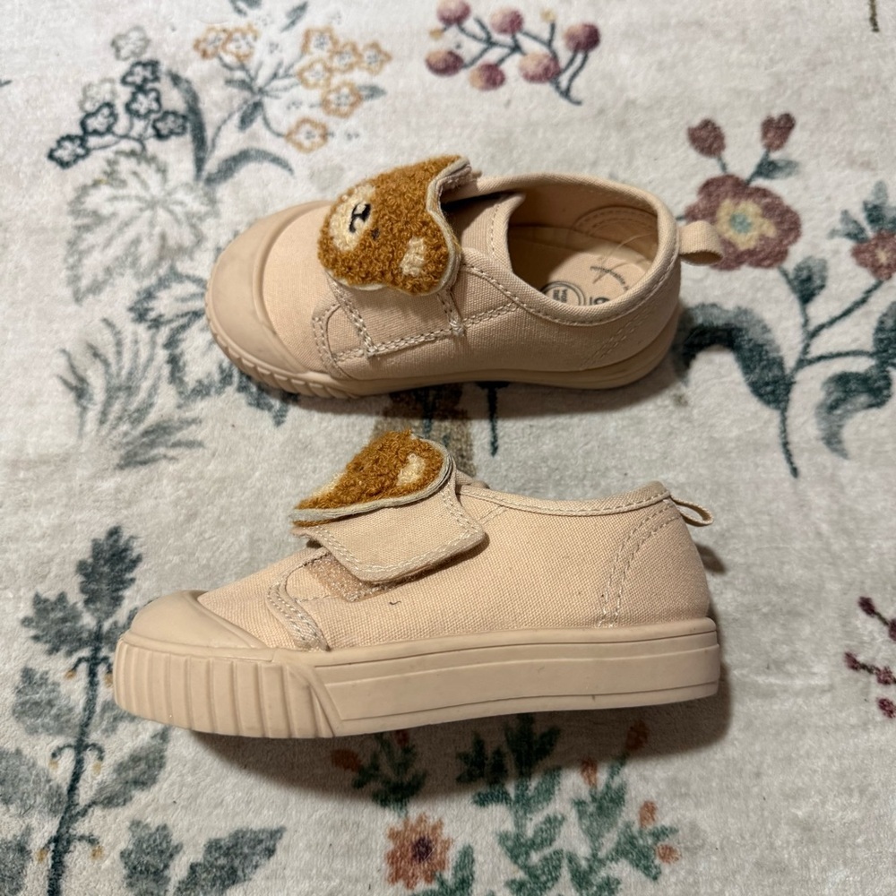 Wonder nation toddler Beige Canvas Shoes with Bear Detail 6